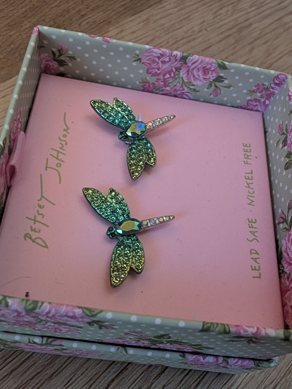 Betsey Johnson Summer Jewelry 4pc Set; 3 Pairs of Earrings & a Necklace - Picture 12 of 15